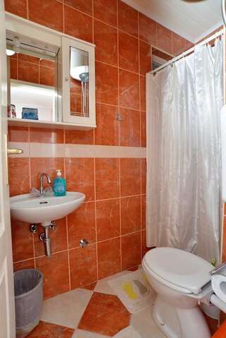 Апартаменты Apartments Okuka Тиват Номер-студио с террасой и видом на море-2