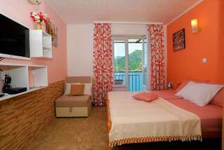 Апартаменты Apartments Okuka Тиват Апартаменты-студио с балконом и видом на море-3