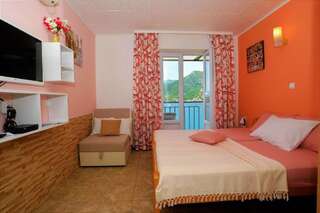 Апартаменты Apartments Okuka Тиват Апартаменты-студио с балконом и видом на море-6